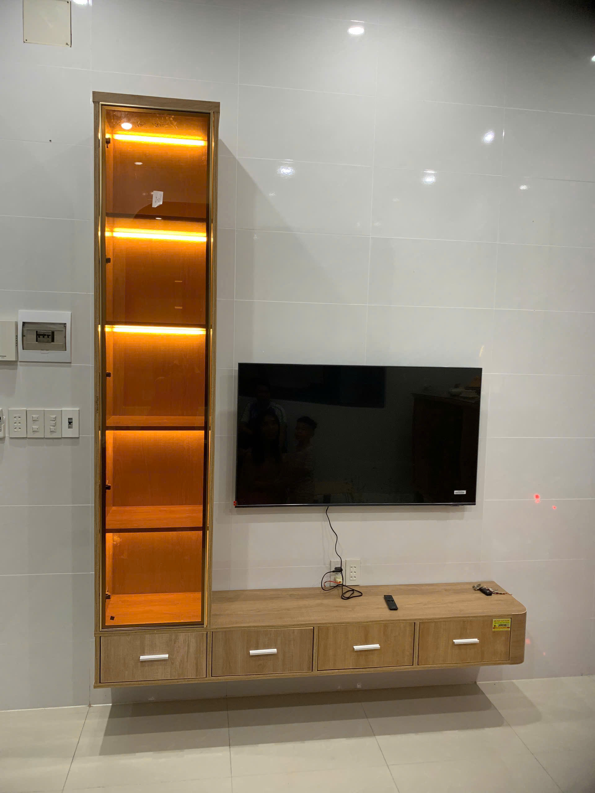 Kệ Tivi nhựa KTV00116