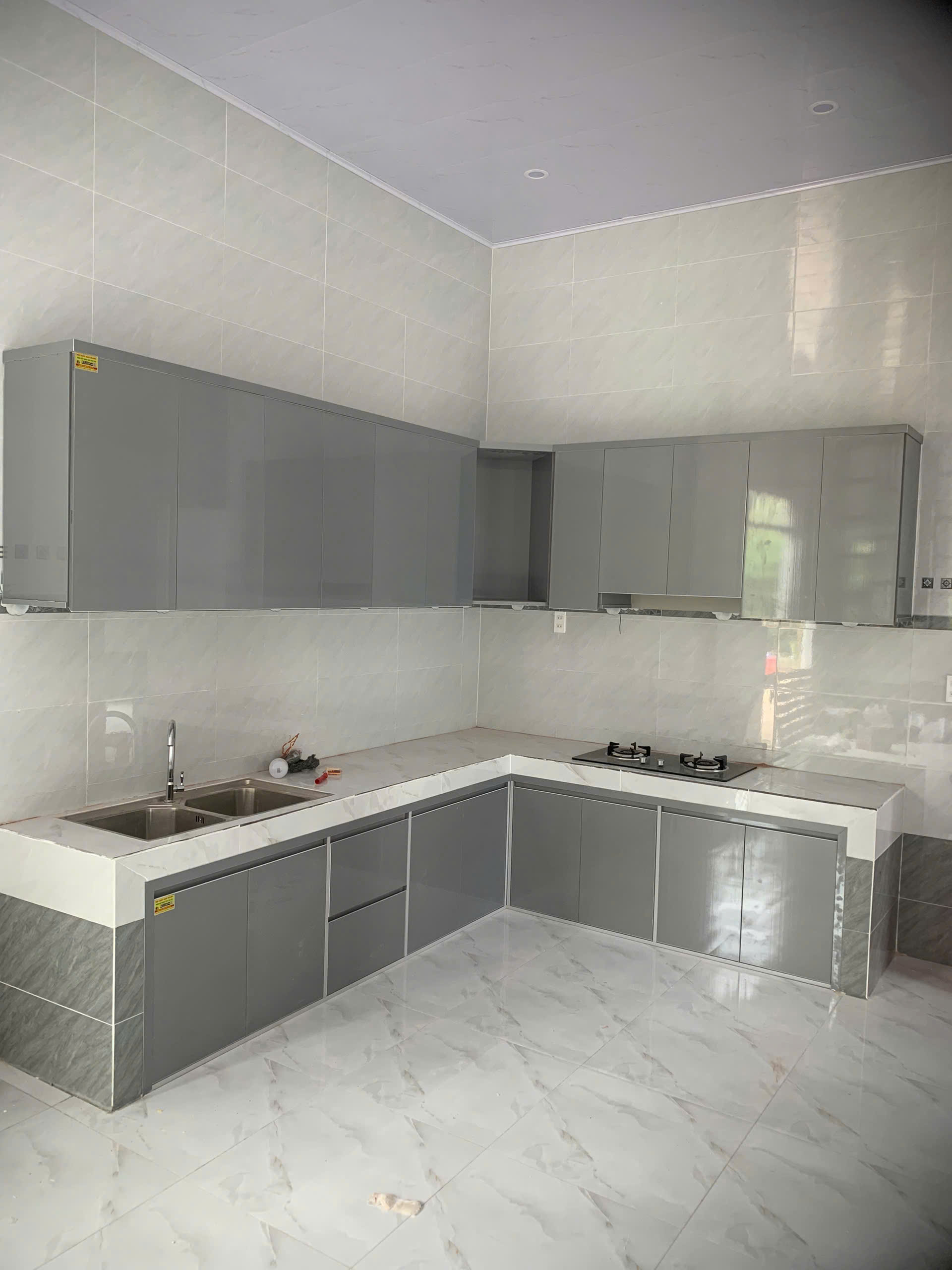 Thi công mẫu tủ bếp nhựa B14