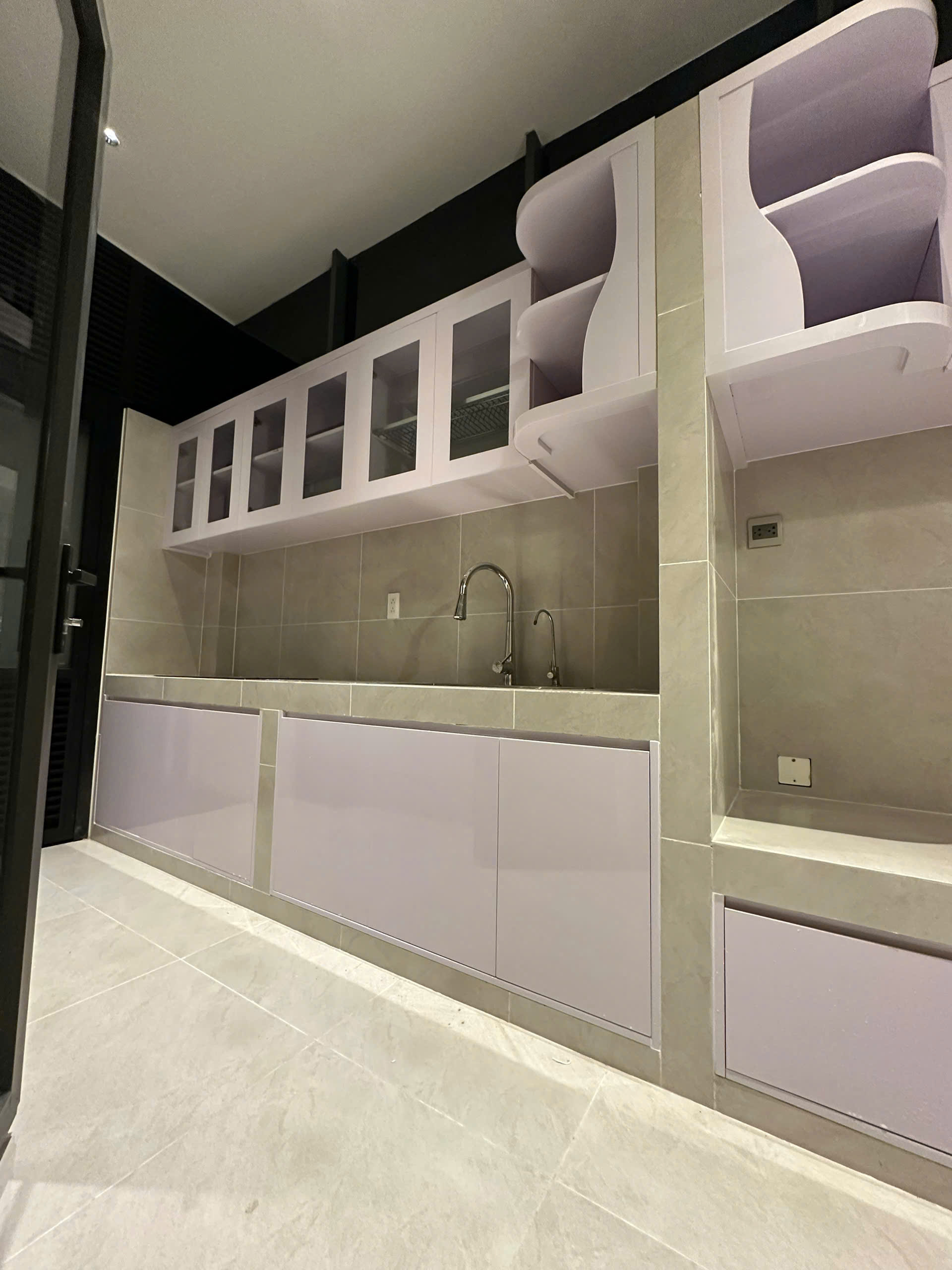 Thi công mẫu tủ bếp nhựa B20