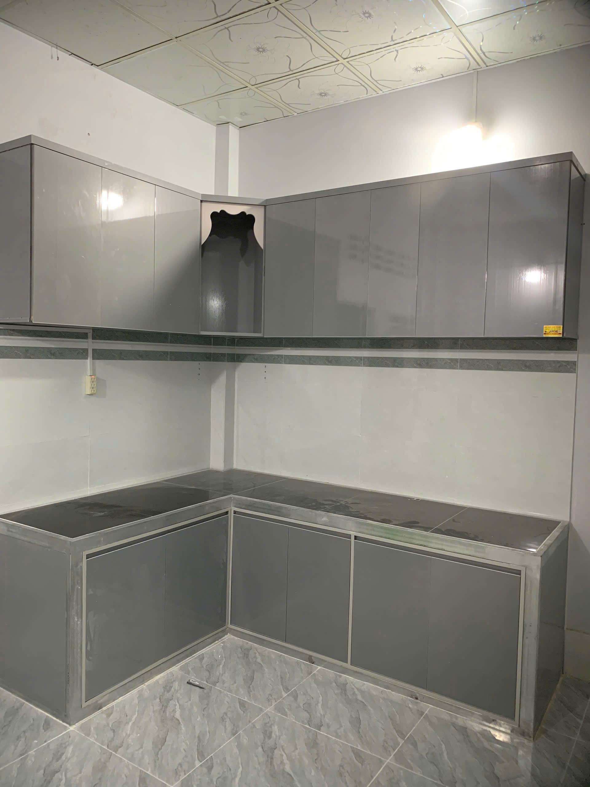 Thi công mẫu tủ bếp nhựa B25
