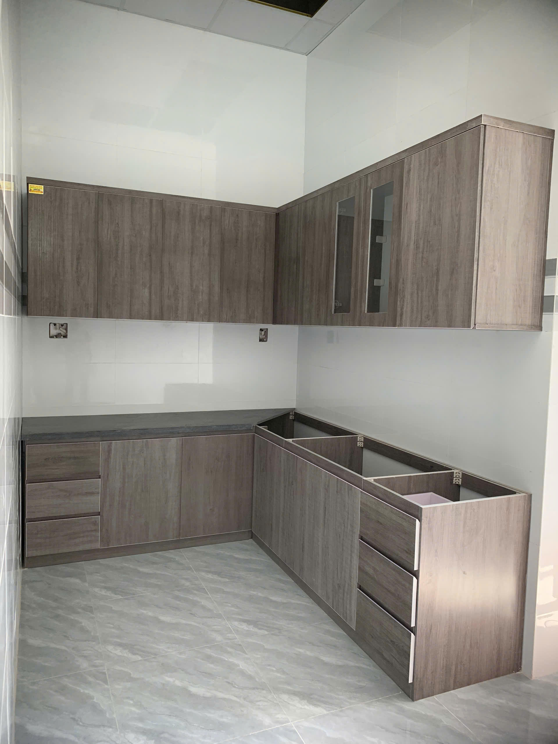Thi công mẫu tủ bếp nhựa B30
