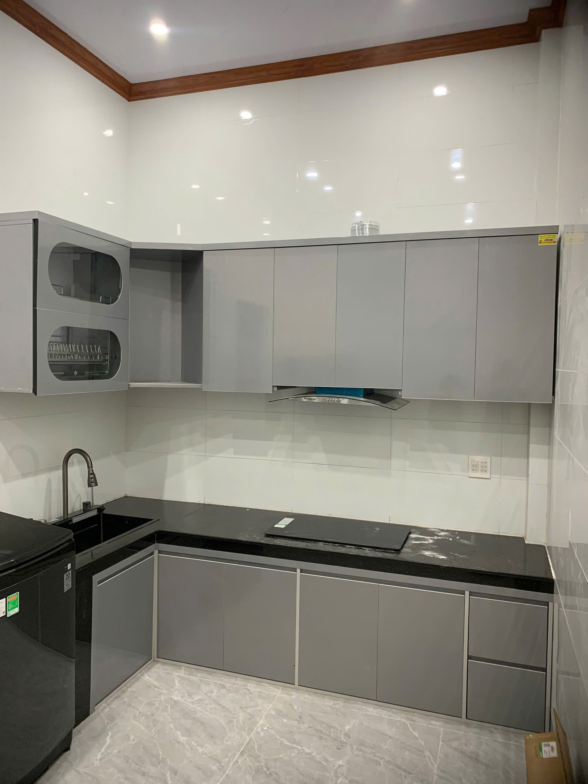 Thi công mẫu tủ bếp nhựa B32