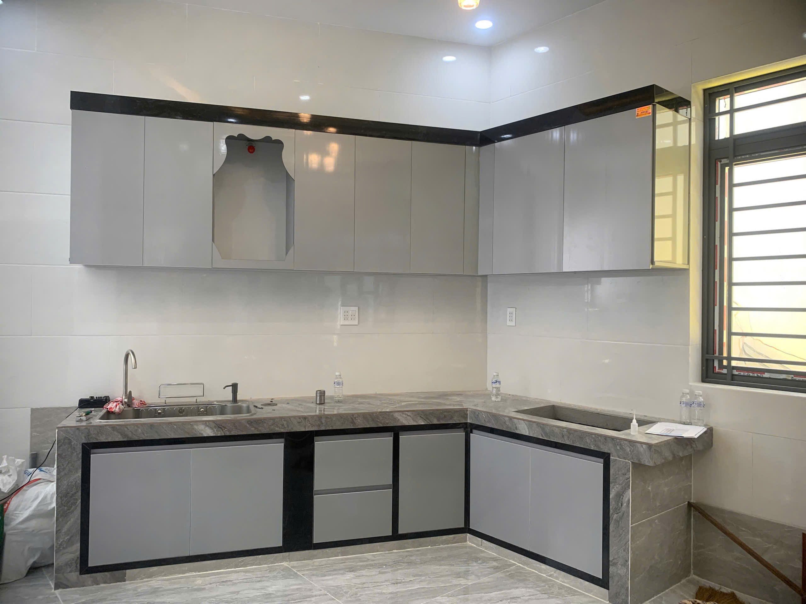 Thi công mẫu tủ bếp nhựa B33