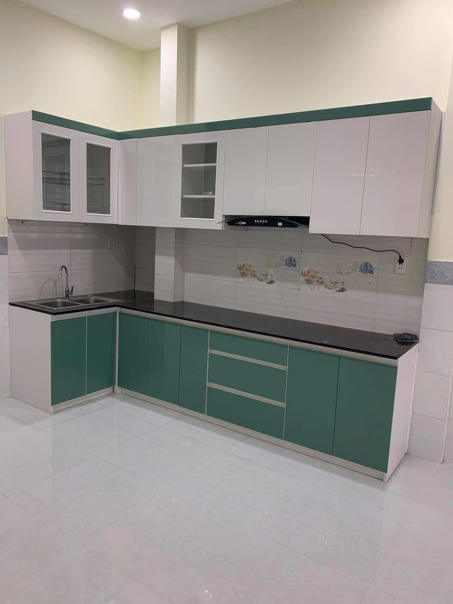 Thi công mẫu tủ bếp nhựa B68
