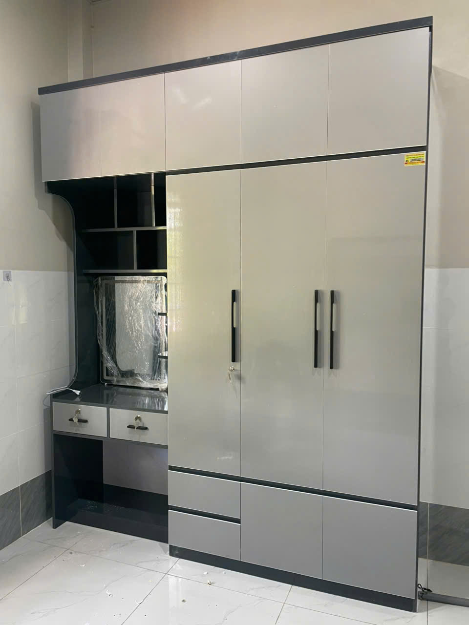 Tủ nhựa người lớn mẫu TNL147