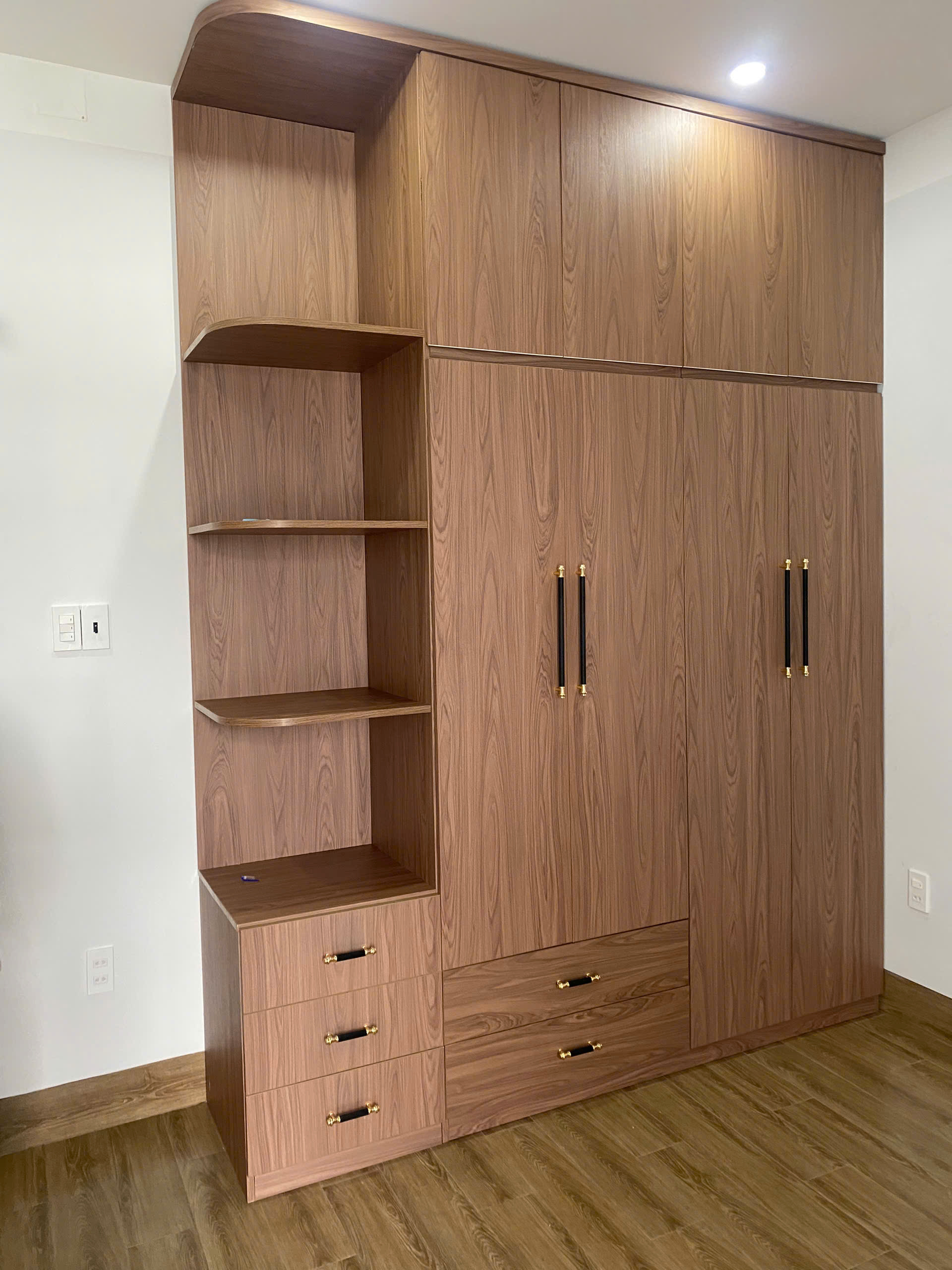 Tủ nhựa người lớn mẫu TNL179