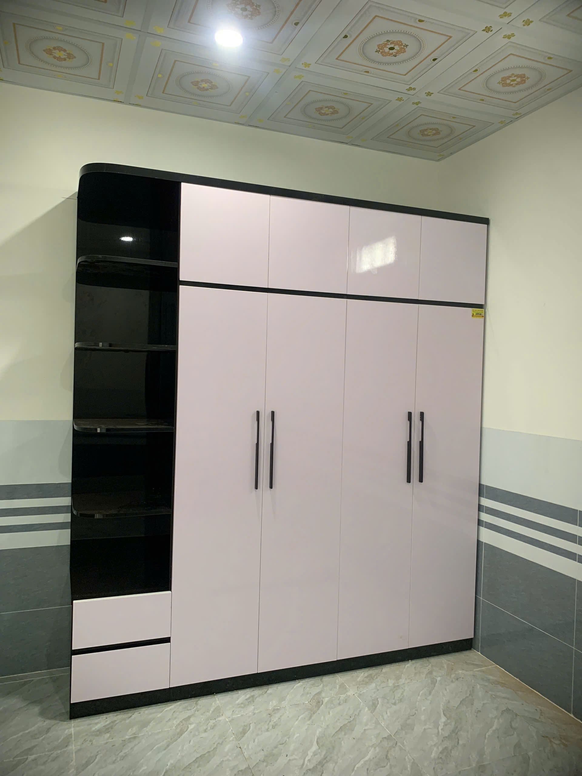 Tủ nhựa người lớn mẫu TNL188