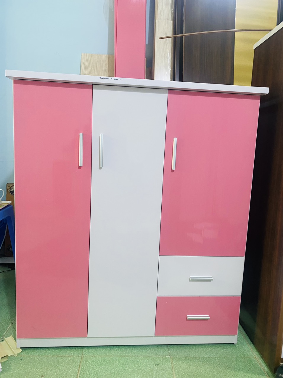 Tủ quần áo kết hợp kệ trang trí TQA09
