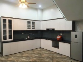 Thi công mẫu tủ bếp nhựa B52